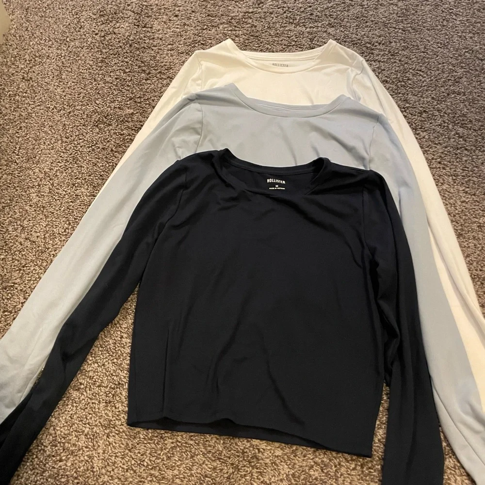 Hollister Long-Sleeve Crew Tops in Navy, Light Blue, White- bundle - Picture 1 of 2